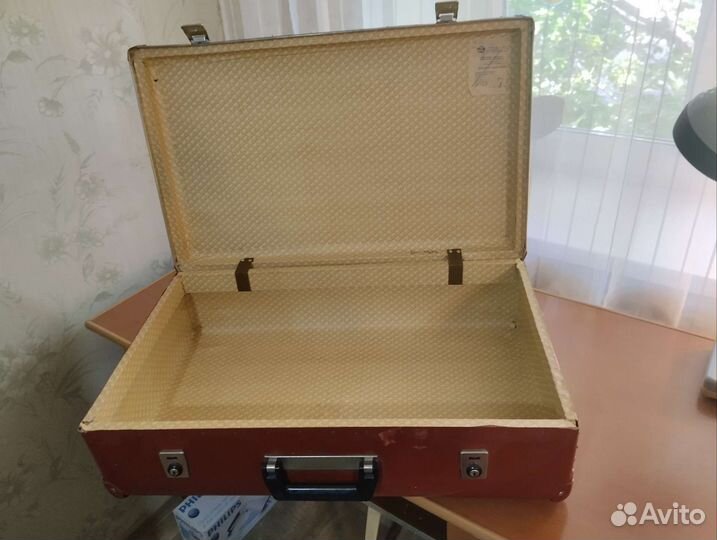 Чемодан фибровый