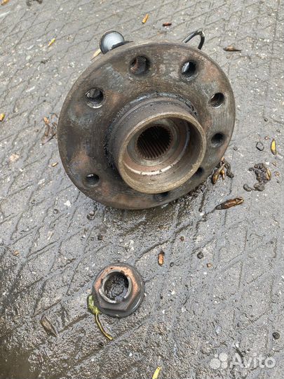 Ступица в сборе передная