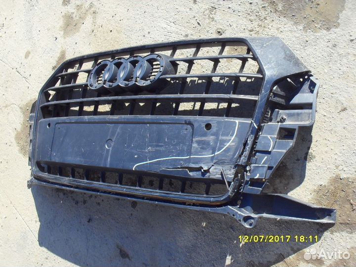 Решетка радиатора Audi Q3 2012) Ауди 8U853653