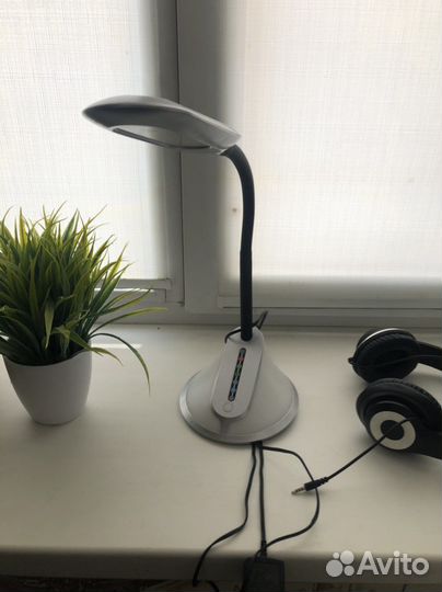 Лампа настольная