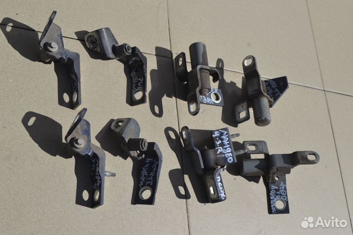 Петля двери передняя правая верхняя Ford Mondeo 4