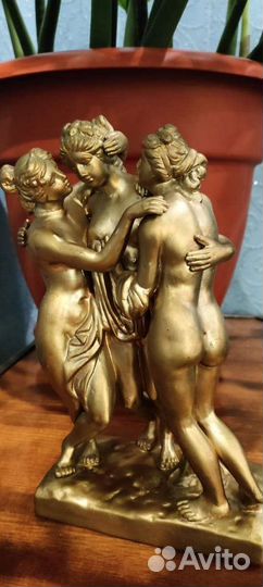 Статуэтка три грации