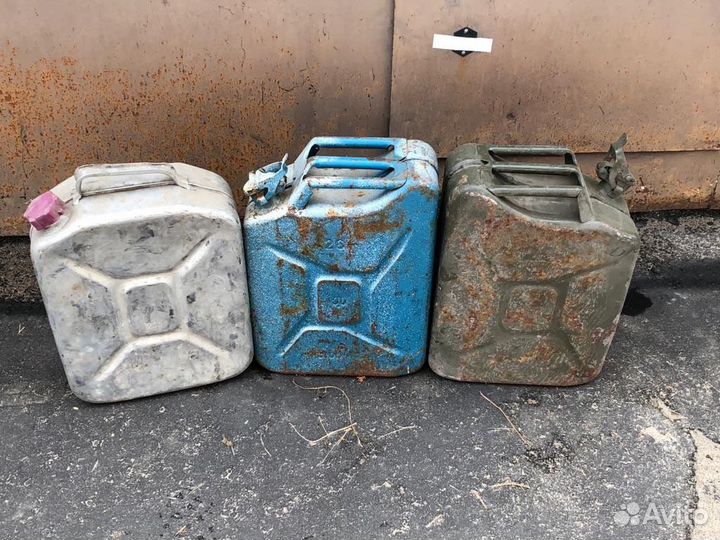 Канистра для бензина металлическая