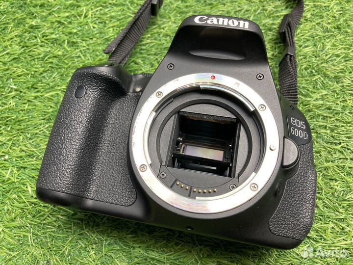 Canon 600D kit 18-55mm 3.5-5.6 IS II 12.300 кадров