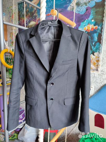 Школьный костюм черного цвета на рост 158+