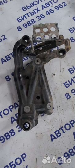 Кронштейн компрессора пневмоподвески на Volkswagen