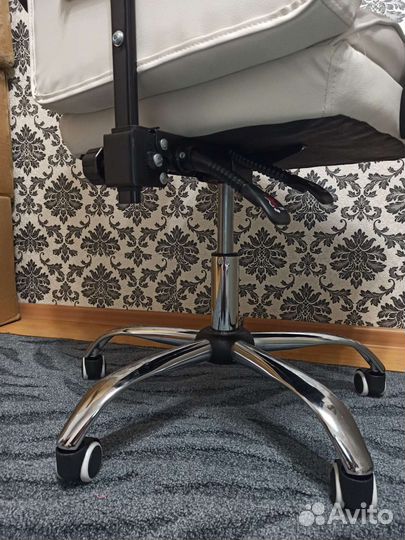 Офисное кресло новое