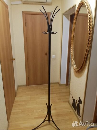 Вешалка для одежды напольная металлическая