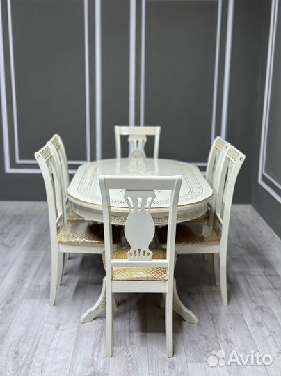 Стол обеденный. В наличии
