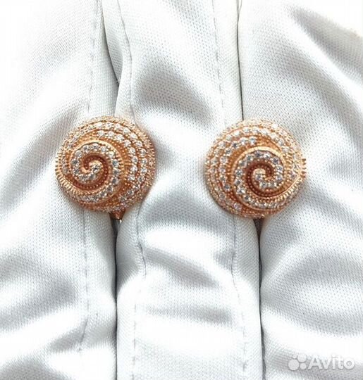 Золотые серьги с камнем