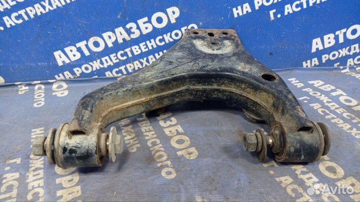 Передний левый рычаг Kia Sorento 1 внедорожник