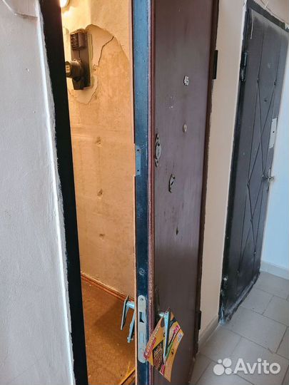 Дверь входная металлическая бу 81см