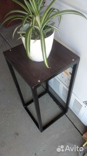 Подставка для цветов напольная металлическая