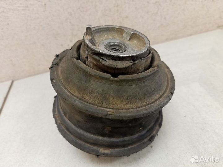 Подушка двигателя