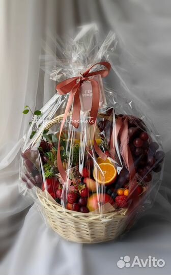 Фруктовая корзина директору, женщине