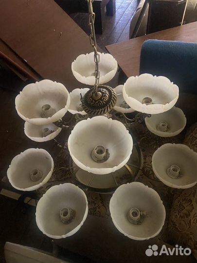 Люстра большая в хол