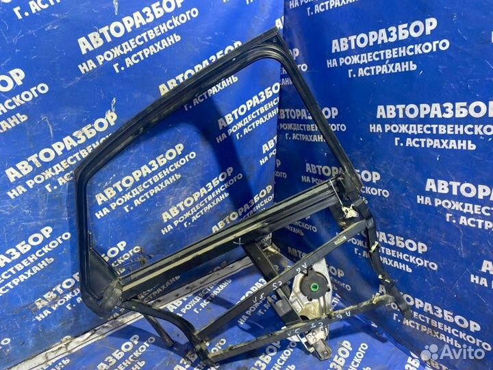 Задний левый стеклоподъёмник Audi A6C5 седан 2000