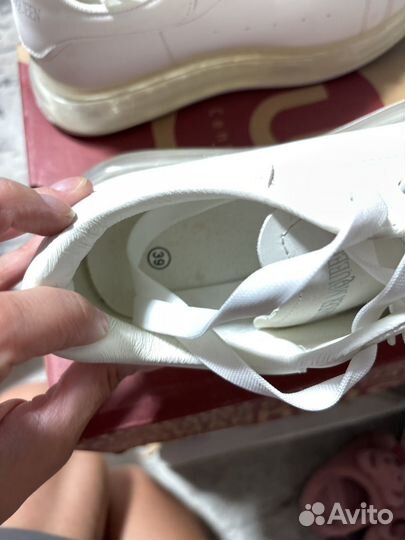 Кроссовки женские