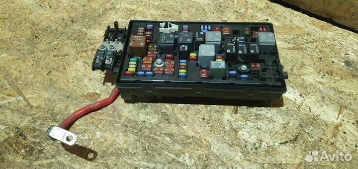 Блок предохранителей передний Opel Insignia 2008