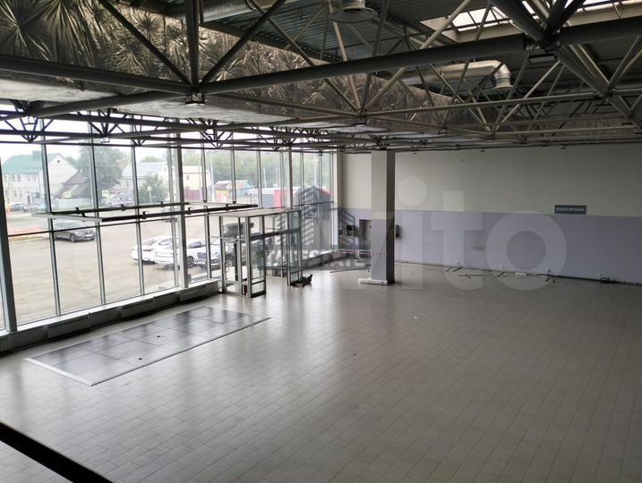 Бывший автосалон