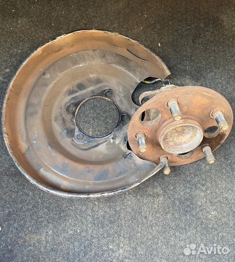 Ступица задняя левая Toyota Corolla