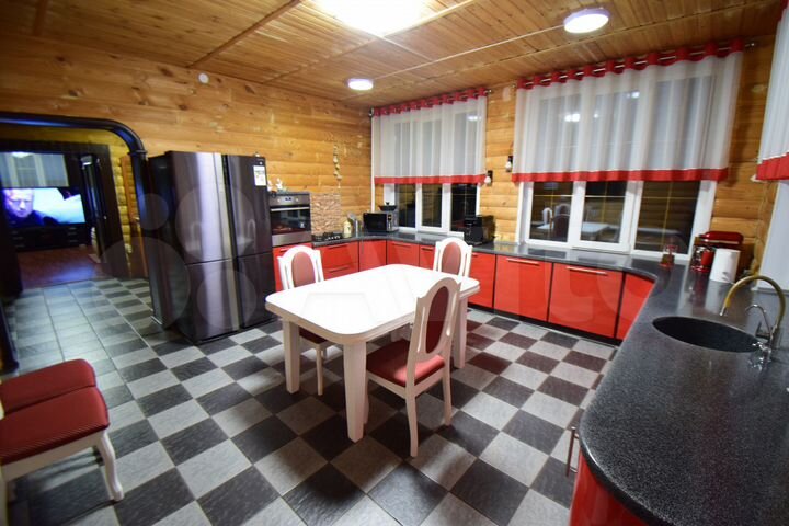 Дом 227 м² на участке 12,5 сот.