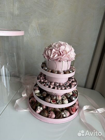 Фруктовая корзина, клубника в шоколаде