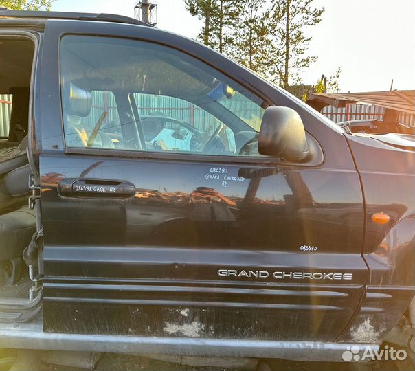 Дверь передняя правая Jeep Grand Cherokee WJ 1998
