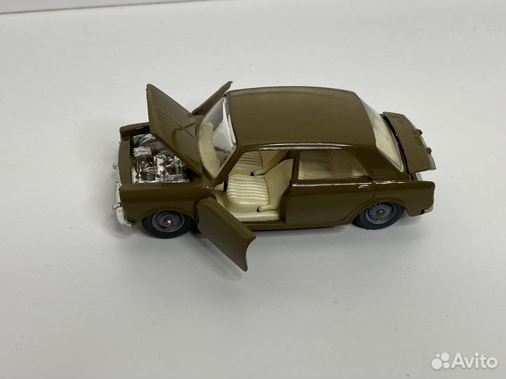 Модель автомобиля innocenti morris lm3 ремейк СССР