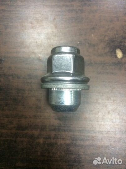 Колесные гайки м14x1,5. Ключ 21