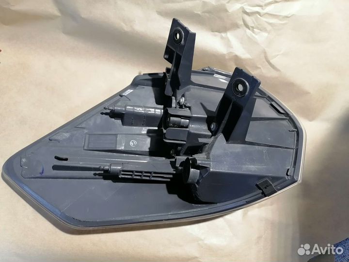 Задний правый фонарь Nissan X-trail 32