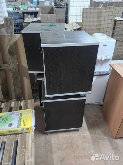 Мебель офисная столы, стулья, тумбы