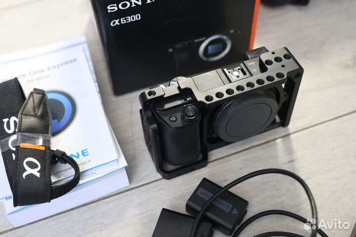 Sony alpha 6300 с отличным комлектом