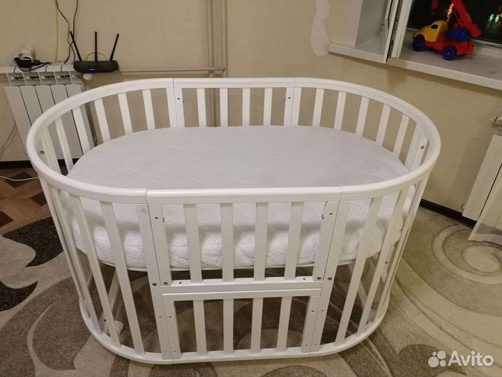 Детская кроватка с маятником круглая