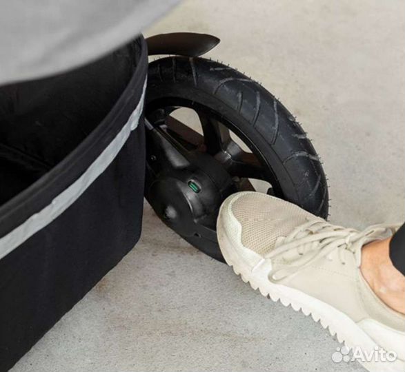 Новая прогулочная коляска Britax Strider