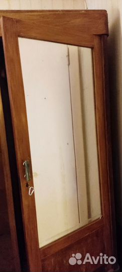 Антикварный платяной шкаф