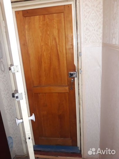 Дверь входная деревянная