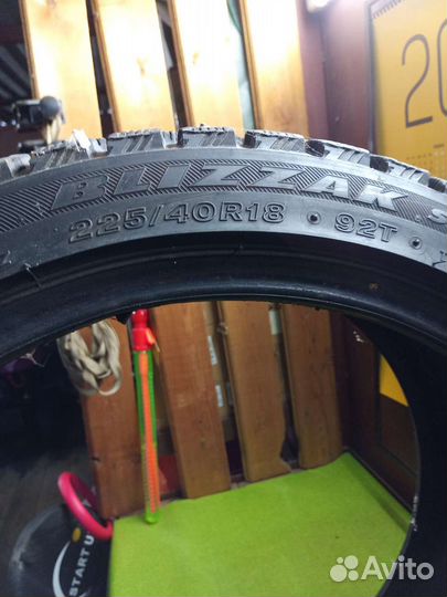 Bridgestone Blizzak Spike-01 225/40 R18 106T