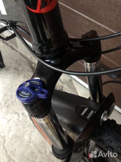 Велосипед новый на литых дисках 26