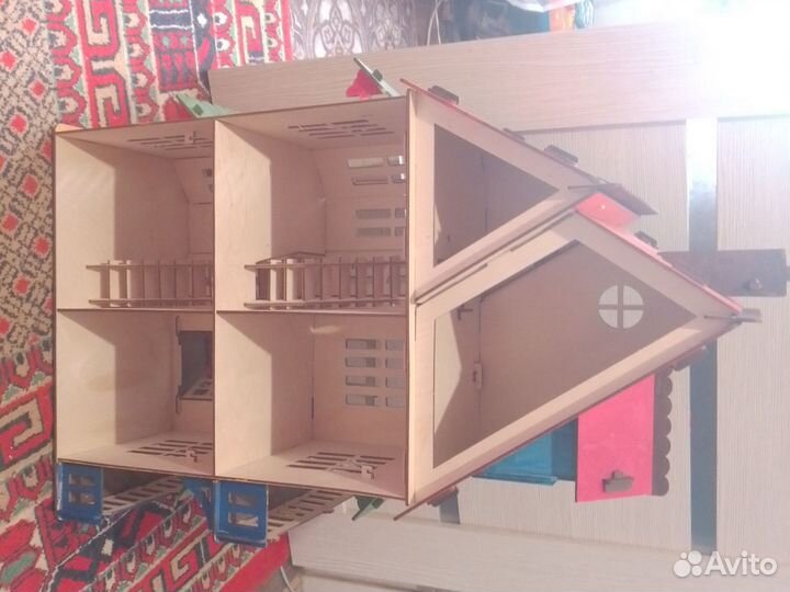 Игрушечный домик с мебелью