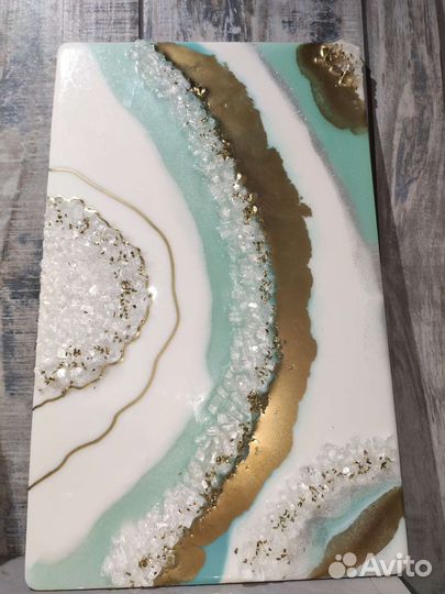 Панно из эпоксидной смолы с кристаллами