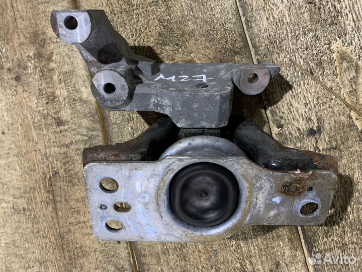 Подушка опора двигателя правая Ниссан Нот ноут Е11