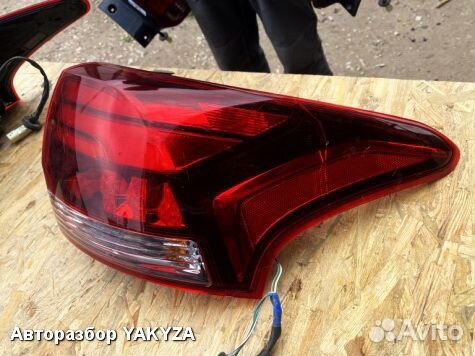 Правый фонарь в крыло Митсубиси Аутлендер 3 рест