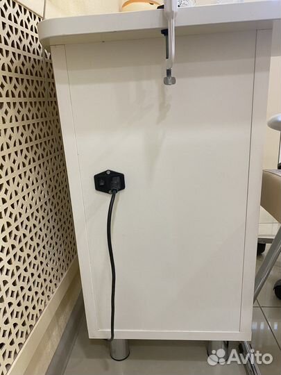 Стол для маникюра со встроенной уф-лампой