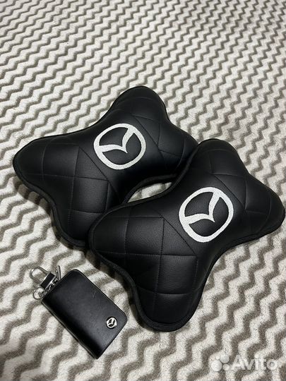 Автомобильная подушка Mazda