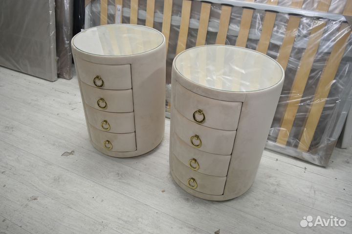 Прикроватные тумбы