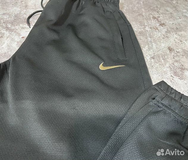 Спортивные костюмы Nike