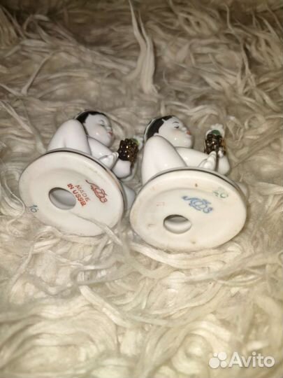 Мальчик узбек с виноградом фарфор