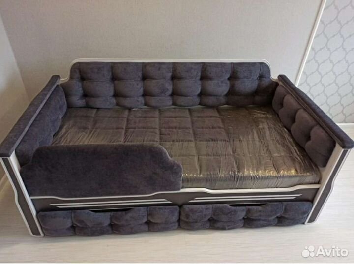 Диван кровать новая с матрасом