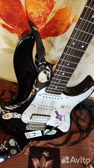 Электро гитара Yamaha Pacifica + Комбик Spider v20